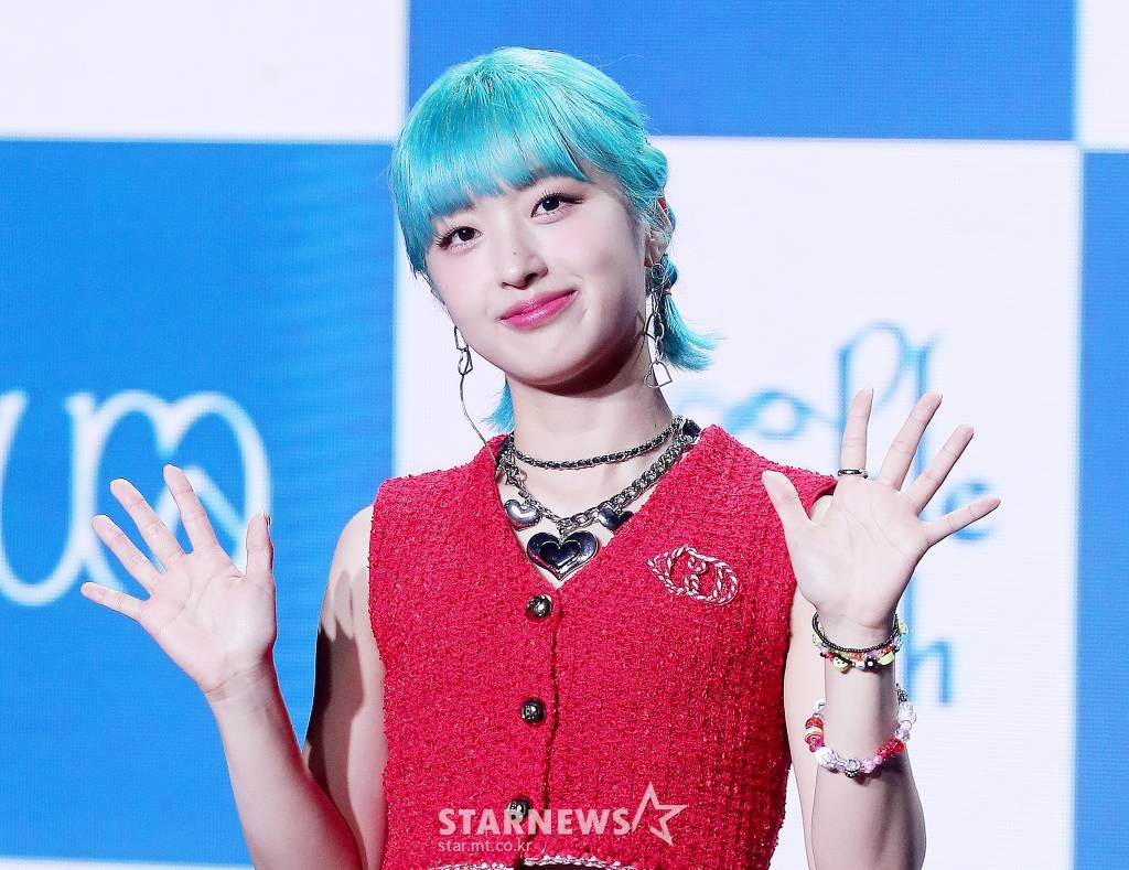 가수 아도라(ADORA)가 26일 오후 서울 강남구 청담동 일지아트홀에서 진행된 첫 미니 앨범 'Adorable REbirth'(어도러블 리버스) 발매 기념 쇼케이스에 참석해 포즈를 취하고 있다.  이번 앨범은 인생의 가장 아름다운 장면들을 아도라만의 감성으로 동화적인 감성으로 그려낸 앨범으로 타이틀곡 ‘Magical Symphony’를 비롯해 5개 트랙이 담겼다. 2022.09.26 /사진=김창현 기자 chmt@
