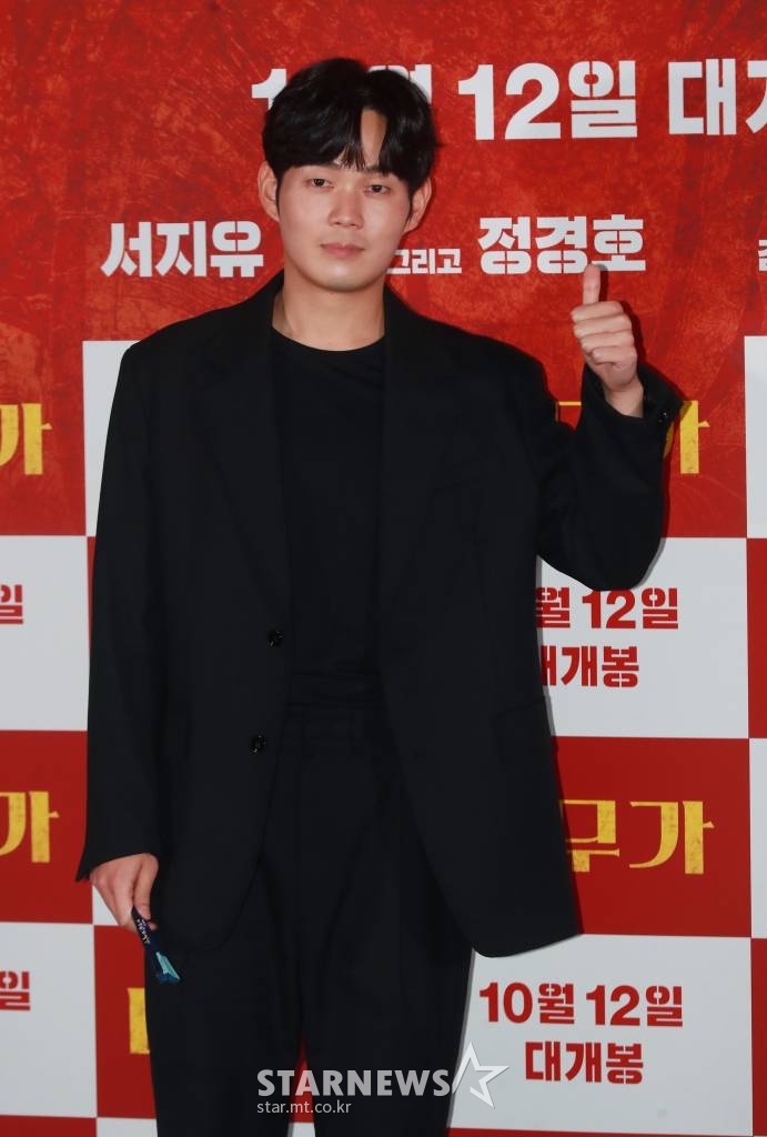배우 류경수가 27일 오후 서울 메가박스 코엑스에서 진행된 영화 '대무가'(감독 이한종) 언론시사회에 참석해 포즈를 취하고 있다. 용하다 소문난 전설의 대무가 비트로 뭉친 신빨 떨어진 세 명의 무당들이 각자 일생일대의 한탕을 위해 프리스타일 굿판 대결을 펼치는 통쾌한 활극 '대무가'는 10월 12일 개봉예정이다. /2022.0 9.27 /사진=이동훈 기자 photoguy@