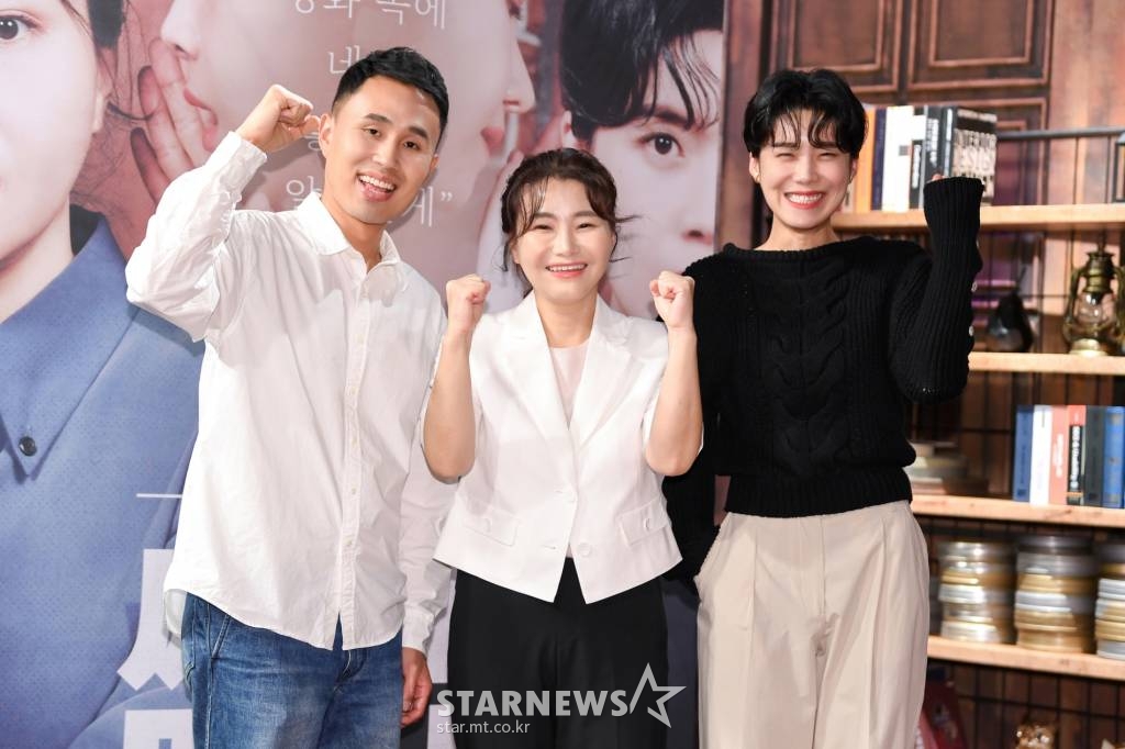 도준우 PD, 박지선 교수, 코미디언 장도연이 30일 오전 온라인 생중계로 진행된 SBS 예능 '지선씨네마인드' 기자간담회에 참석해 포즈를 취하고 있다.  영화에 등장하는 인물, 사건을 범죄심리학적으로 분석하고 현실로 확장해보는 국내 최초 무비 프로파일링 토크쇼 '지선씨네마인드'는 오늘(30일) 첫 방송된다. /사진제공=SBS 2022.09.30 /사진=이동훈 기자 photoguy@