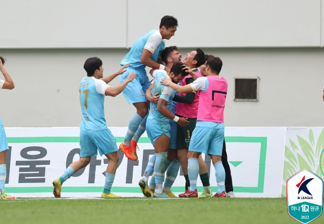 대구FC 선수들이 1일 FC서울전에서 득점에 성공한 뒤 기뻐하고 있다. /사진=한국프로축구연맹