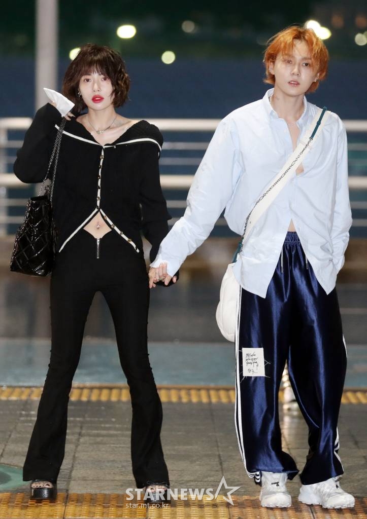 가수 현아(HyunA), 던(DAWN) 커플이 대만 공연을 위해 3일 오후 인천국제공항을 통해 출국하고 있다. 2022.10.03 /사진=임성균 기자 tjdrbs23@