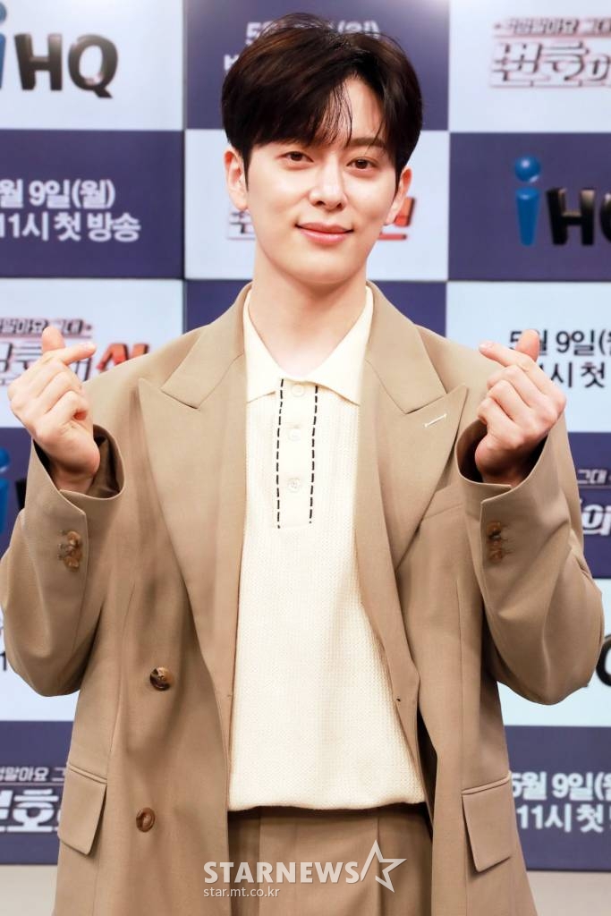 그룹 보이프렌드 동현이 9일 오후 온라인으로 진행된 IHQ 새 예능프로그램 '변호의 신' 제작발표회에 참석해 포즈를 취하고 있다. 2022.05.09 /사진=임성균 기자 tjdrbs23@
