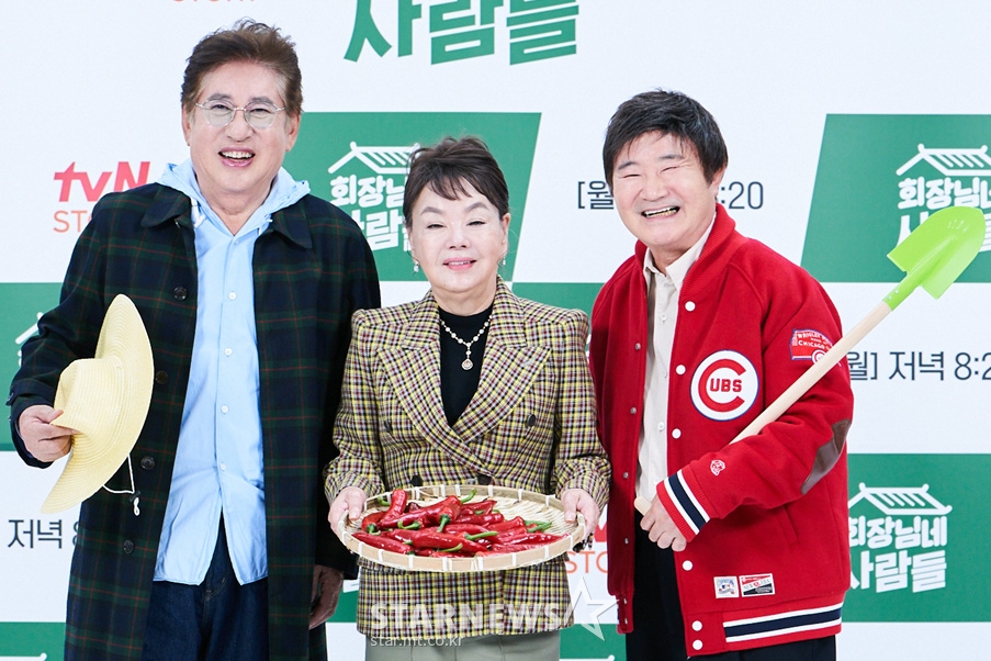배우 김용건, 김수미, 이계인이 6일 오후 온라인으로 진행된 tvN STORY 예능 '회장님네 사람들' 제작발표회에 참석해 포즈를 취하고 있다. 2022.10.06 <사진=tvN STORY제공> /사진=임성균 기자 tjdrbs23@