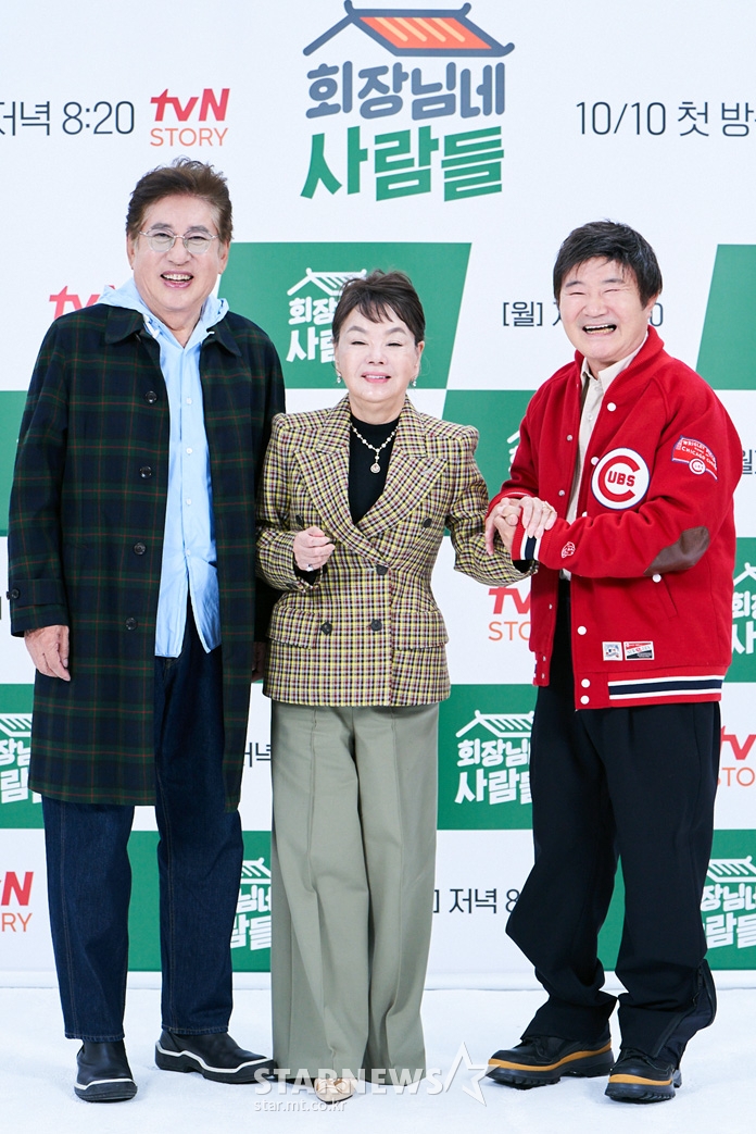 배우 김용건, 김수미, 이계인이 6일 오후 온라인으로 진행된 tvN STORY 예능 '회장님네 사람들' 제작발표회에 참석해 포즈를 취하고 있다. 2022.10.06 <사진=tvN STORY제공> /사진=임성균 기자 tjdrbs23@