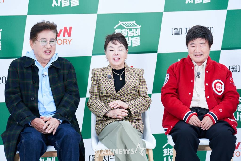 배우 김용건, 김수미, 이계인이 6일 오후 온라인으로 진행된 tvN STORY 예능 '회장님네 사람들' 제작발표회에 참석해 인사말을 하고 있다. 2022.10.06 <사진=tvN STORY제공> /사진=임성균 기자 tjdrbs23@