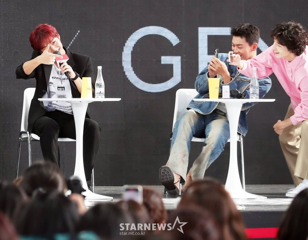 가수 겸 배우 박지훈이 7일 오후 부산 해운대구 우동 영화의 전당 야외 무대에서 진행된 제27회 부산국제영화제 초청작 '약한영웅 클래스 1' 오픈토크에서 유행어를 하고 있다. 2022.10.07 /사진=김창현 기자 chmt@