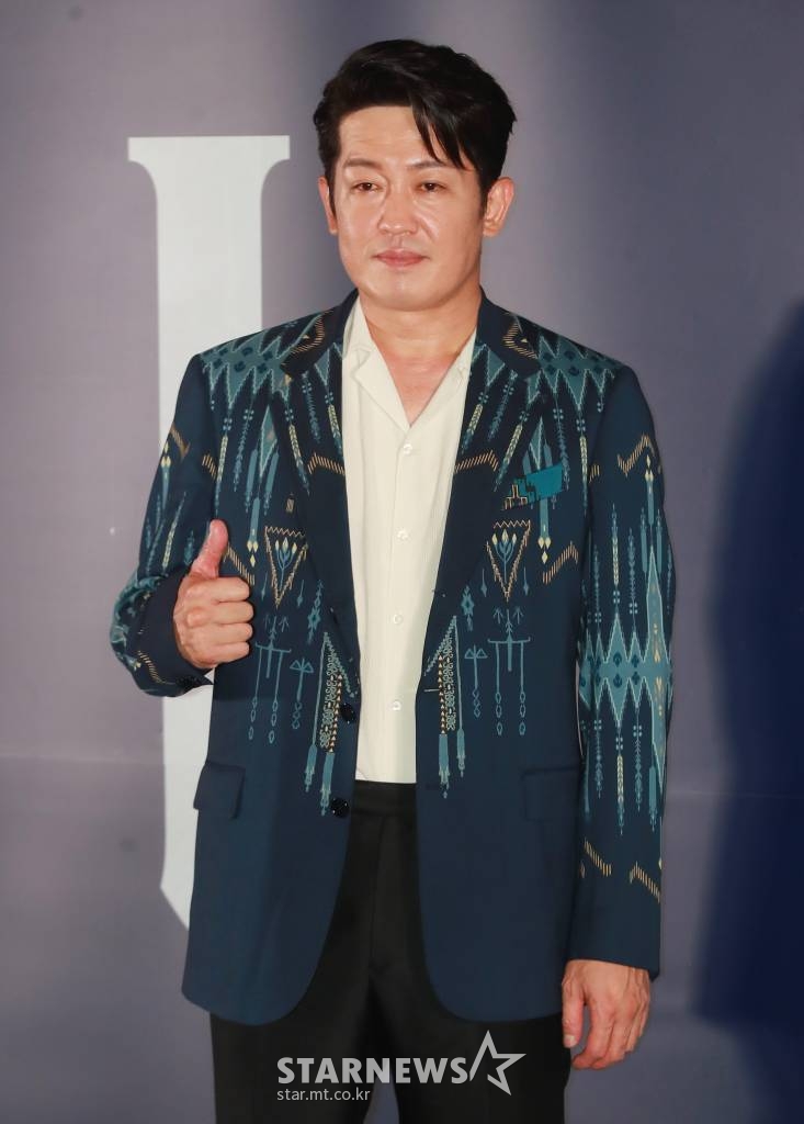 배우 허성태가 27일 오후 서울 강남구 메가박스 코엑스점에서 진행된 영화 '헌트'(감독 이정재) 언론시사회에 참석해 포즈를 취하고 있다. 조직 내 숨어든 스파이를 색출하기 위해 서로를 의심하는 안기부 요원 박평호와 김정도의 이야기를 그린 영화 '헌트'는 8월 10일 개봉한다. /2022.07.27 /사진=이동훈 기자 photoguy@