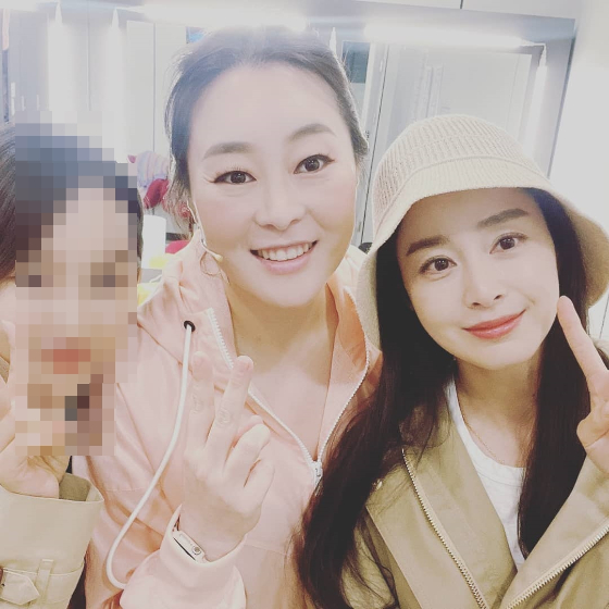 배우 김태희(사진 맨 오른쪽)./사진=김태희 인스타그램