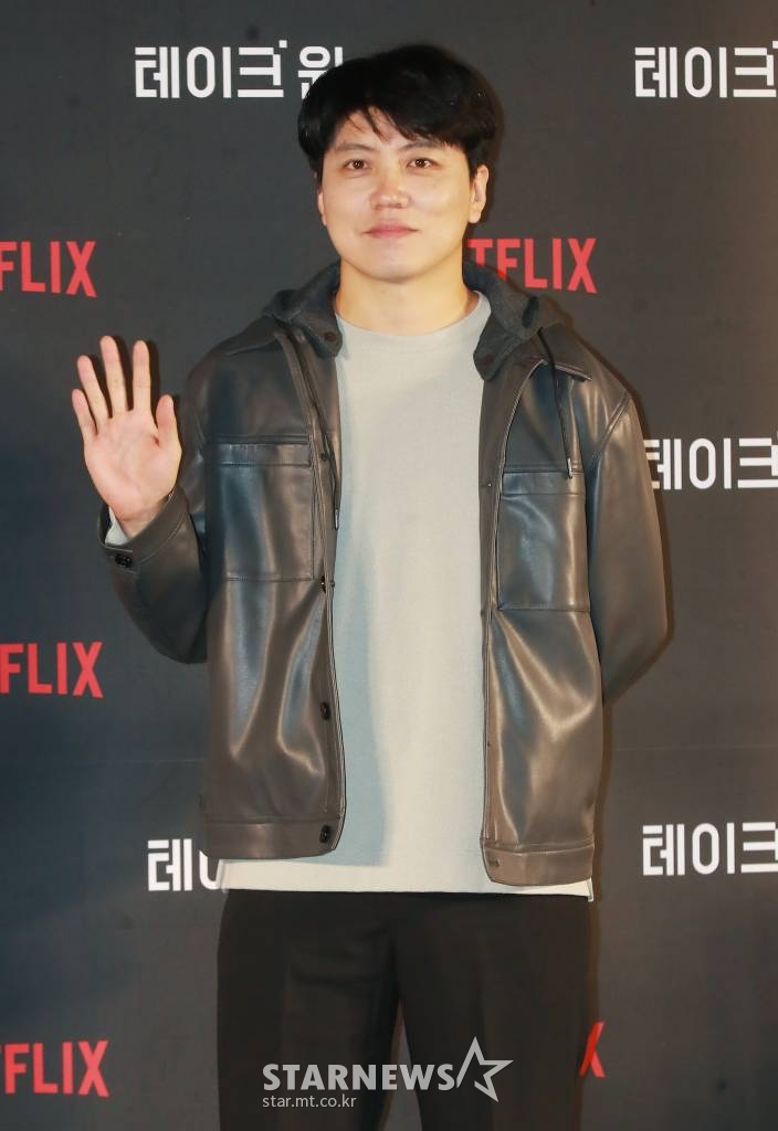 김학민 PD가 13일 오전 서울 메가박스 성수점에서 진행된 넷플릭스 예능 '테이크 원' 제작발표회에 참석해 포즈를 취하고 있다. 최고의 아티스트들이 ‘생애 가장 의미 있는 단 한 번의 무대’를 만들어 나가는 과정을 담은 리얼 음악쇼 '테이크 원'은 오는 14일 공개된다. /2022.10.13 /사진=이동훈 기자 photoguy@
