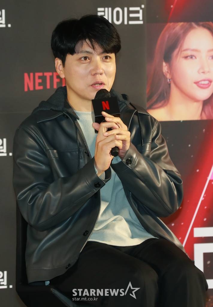 김학민 PD가 13일 오전 서울 메가박스 성수점에서 진행된 넷플릭스 예능 '테이크 원' 제작발표회에 참석해 질문에 답하고 있다. 최고의 아티스트들이 ‘생애 가장 의미 있는 단 한 번의 무대’를 만들어 나가는 과정을 담은 리얼 음악쇼 '테이크 원'은 오는 14일 공개된다. /2022.10.13 /사진=이동훈 기자 photoguy@