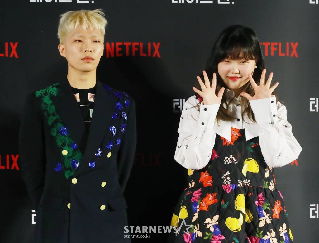 남매 듀오 악뮤(AKMU)가 13일 오전 서울 메가박스 성수점에서 진행된 넷플릭스 예능 '테이크 원' 제작발표회에 참석해 포즈를 취하고 있다. 최고의 아티스트들이 ‘생애 가장 의미 있는 단 한 번의 무대’를 만들어 나가는 과정을 담은 리얼 음악쇼 '테이크 원'은 오는 14일 공개된다. /2022.10.13 /사진=이동훈 기자 photoguy@