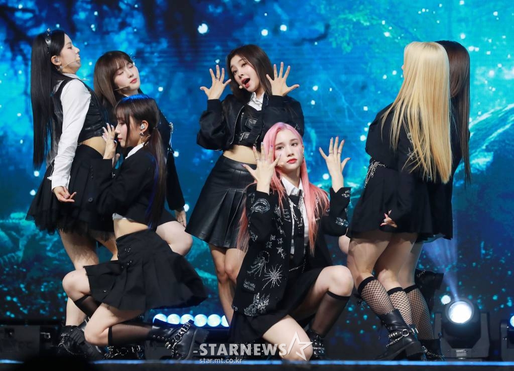 걸그룹 케플러(Kep1er)가 13일 오후 서울 광진구 예스24라이브홀에서 진행된 세 번째 미니 앨범 ’TROUBLESHOOTER'( 트러블슈터 ) 발매기념 쇼케이스에서 신곡을 선보이고 있다.  이번 앨범에는 타이틀곡 ‘We Fresh’를 비롯해  ‘Lion Tamer’, ‘Downtown', ‘Dreams’, ‘THE GIRLS(Can’t turn me down)‘ 등 5곡이 수록됐다. /2022.10.13 /사진=이동훈 기자 photoguy@
