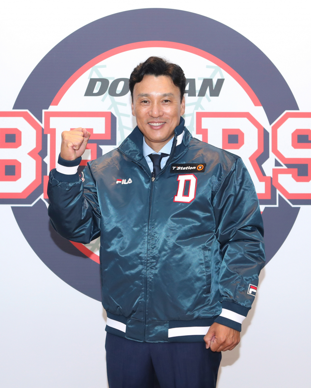 이승엽 신임 두산 감독이 '파이팅' 포즈를 취하고 있다. /사진=두산 베어스 제공