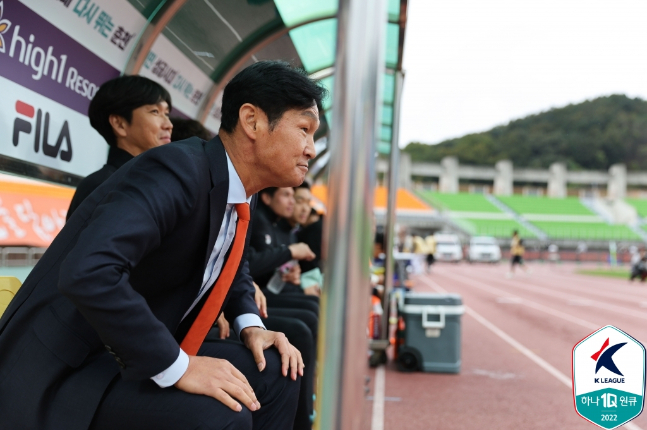 최용수 강원FC 감독. /사진=한국프로축구연맹