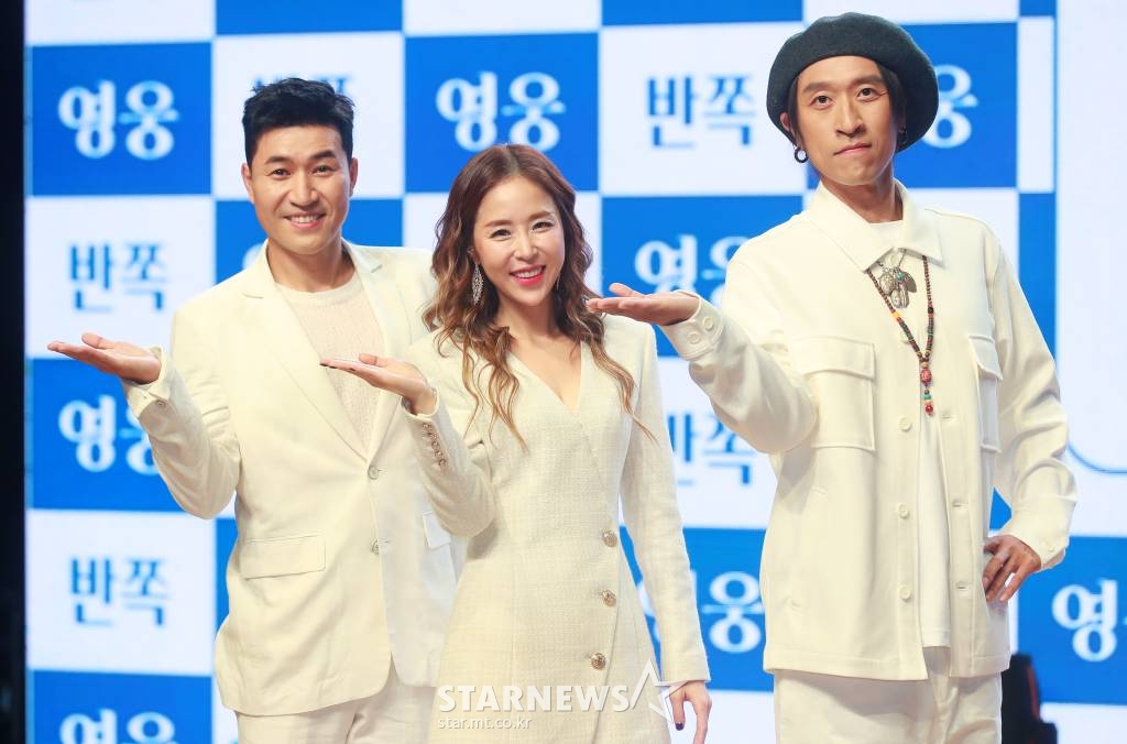 그룹 코요태(KOYOTE)가 5일 오후 서울 강남구 일지아트홀에서 진행된 새 앨범 ‘LET’s KOYOTE’ 발매기념 쇼케이스에서 포즈를 취하고 있다. 이번 앨범에는 더블타이틀곡 '영웅', '반쪽' 2곡이 수록됐다. /2022.10.05 /사진=이동훈 기자 photoguy@