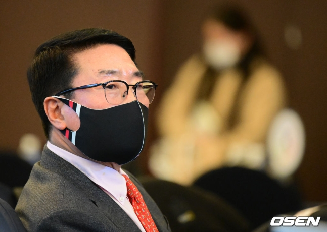 김형실 페퍼저축은행 감독.