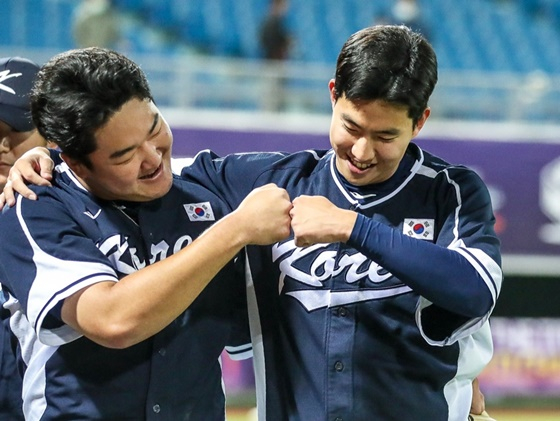 성동현(왼쪽), 이상영. /사진=대한야구소프트볼협회 제공