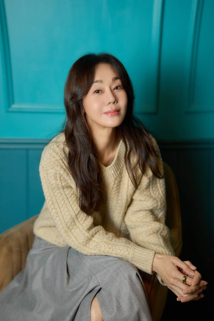 영화 '자백'(감독 윤종석)의 배우 김윤진이 20일 오전 진행된 라운드 인터뷰를 위해 포즈를 취하고 있다. 밀실 살인 사건 용의자로 지목된 사업가 '유민호'(소지섭 분)와 변호사 '양신애'(김윤진 분)가 숨겨진 진실 조각을 맞춰나가는 이야기를 그린 영화 '자백'은 오는 26일 개봉한다. /2022.10.20 /사진=이동훈 기자 photoguy@