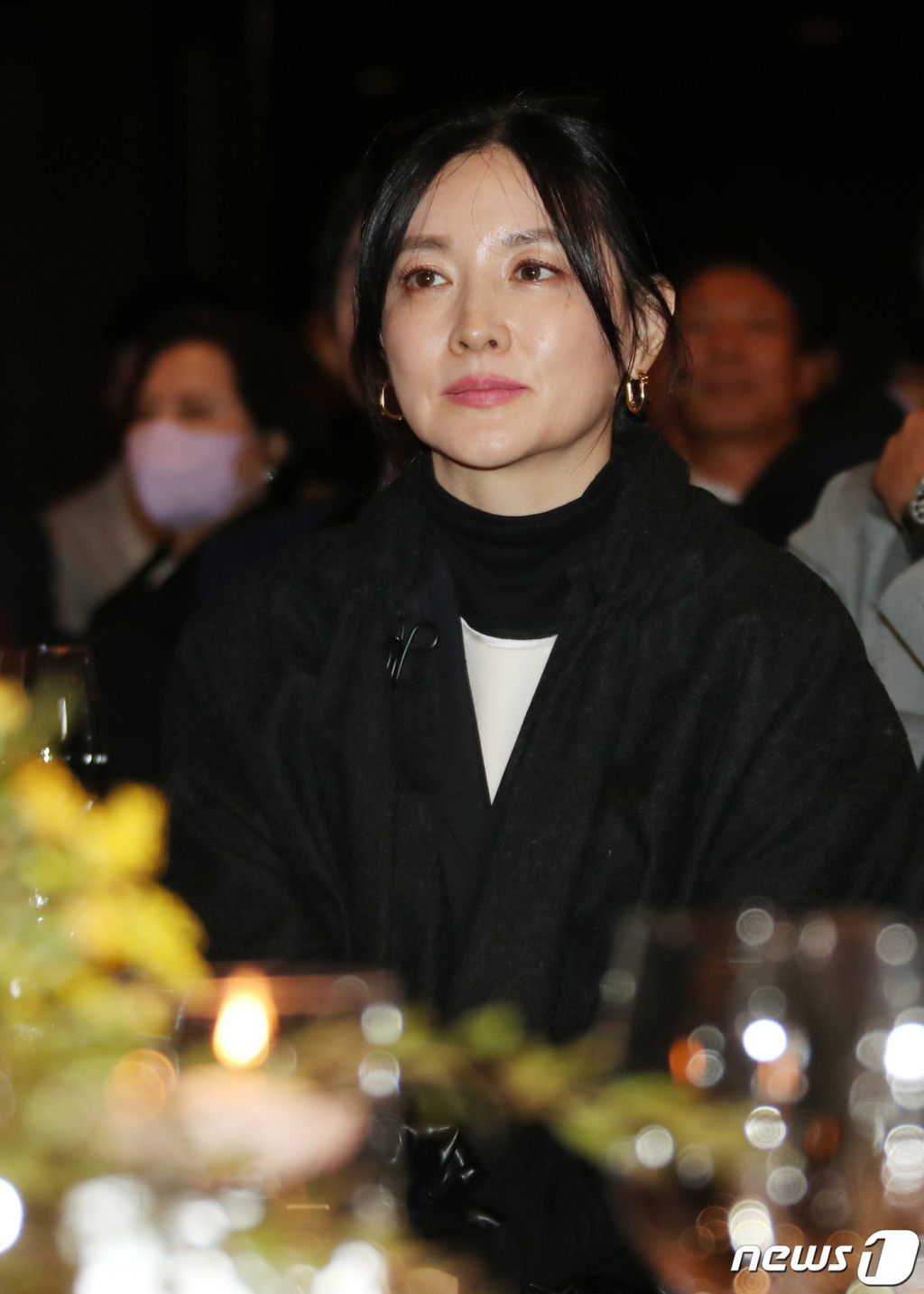(서울=뉴스1) 권현진 기자 = 배우 이영애가 20일 오후 서울 강동구 고덕동 스테이지28에서 열린 ‘제12회 아름다운예술인상’에 참석해 식을 지켜보고 있다. 2022.10.20/뉴스1  Copyright (C) 뉴스1. All rights reserved. 무단 전재 및 재배포 금지.