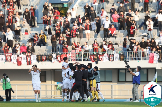22일 수원종합운동장에서 열린 수원FC전 정한민의 쐐기골 이후 기뻐하고 있는 FC서울 선수들. /사진=한국프로축구연맹
