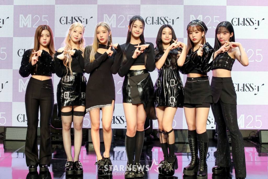그룹 클라씨(CLASS:y)가 26일 오후 서울 청담동 일지아트홀에서 열린 두 번째 미니 앨범 '데이&나이트(Day&Night)' 발매 기념 쇼케이스에서 포즈를 취하고 있다. 2022.10.26 <사진 제공 : M25> /사진=임성균 기자 tjdrbs23@