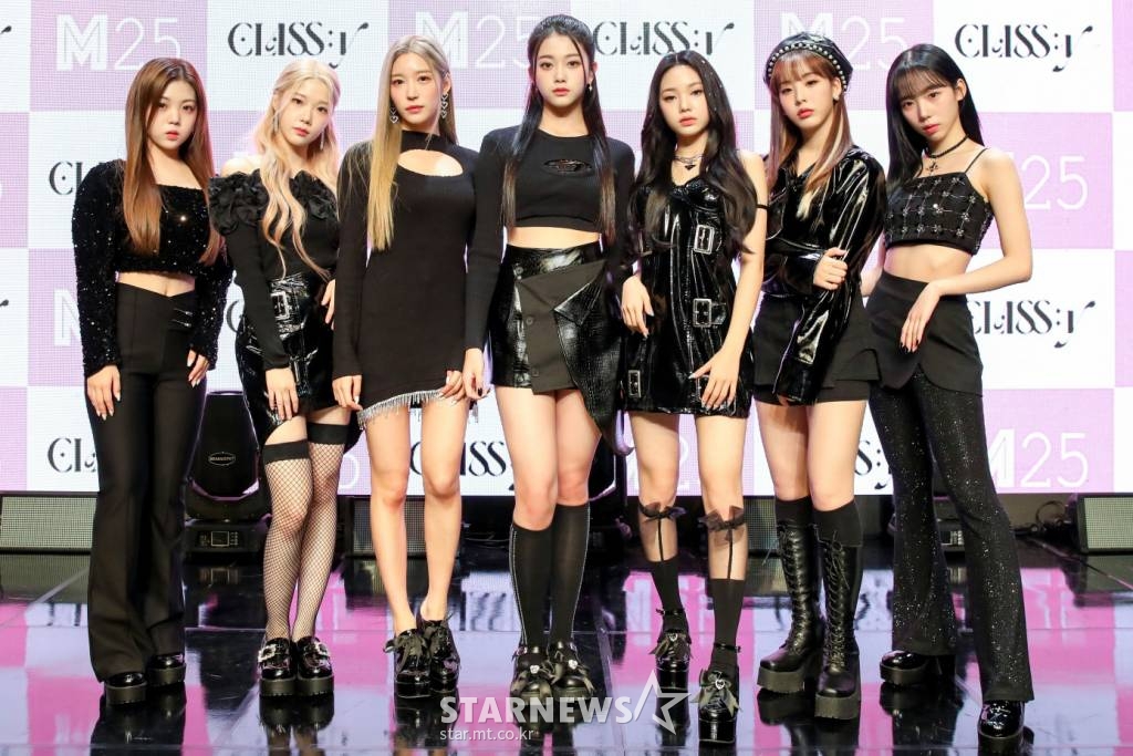 그룹 클라씨(CLASS:y)가 26일 오후 서울 청담동 일지아트홀에서 열린 두 번째 미니 앨범 '데이&나이트(Day&Night)' 발매 기념 쇼케이스에서 포즈를 취하고 있다. 2022.10.26 <사진 제공 : M25> /사진=임성균 기자 tjdrbs23@