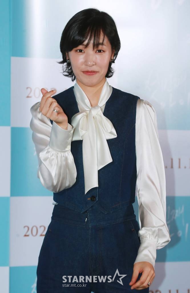 배우 공성하가 27일 오후 서울 CGV용산아이파크몰에서 진행된 영화 '첫번째 아이'(감독 허정재) 언론시사회에 참석해 포즈를 취하고 있다. 육아휴직 후 복직한 여성이 직장과 가정에서 겪는 무수한 딜레마를 그린 여성 영화 '첫번째 아이'는 11월 10일 개봉한다. /2022.10.27 /사진=이동훈 기자 photoguy@