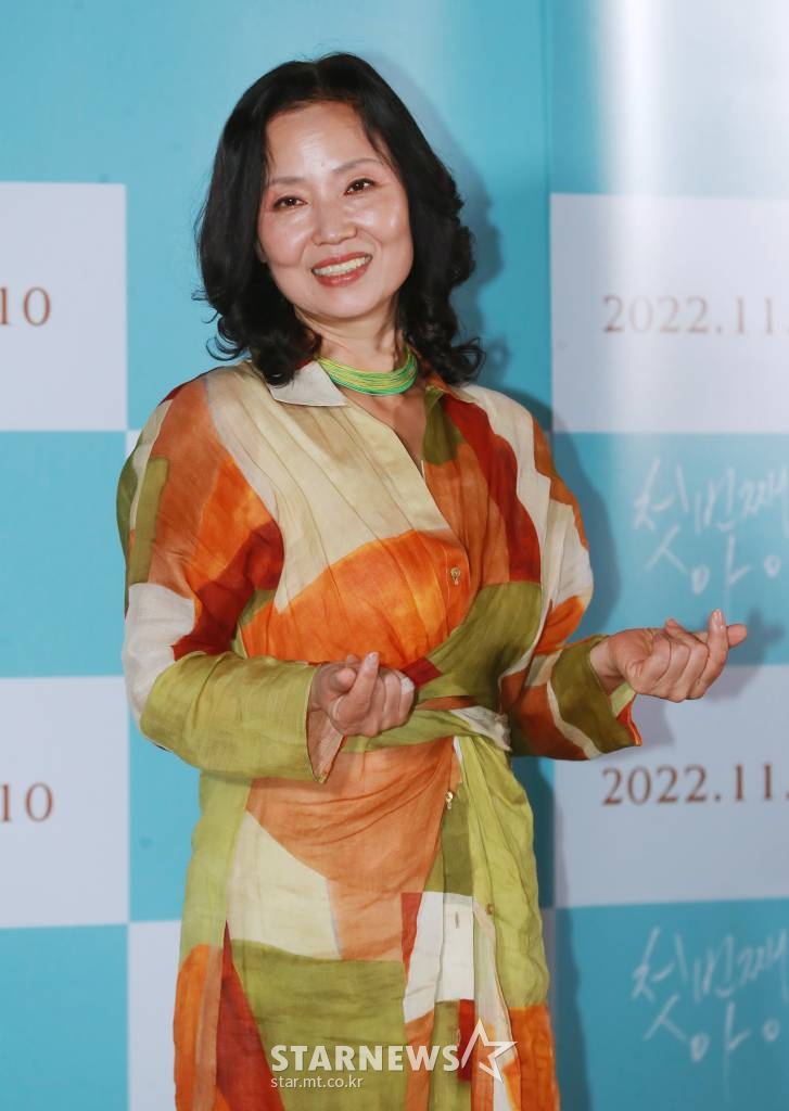 배우 오민애가 27일 오후 서울 CGV용산아이파크몰에서 진행된 영화 '첫번째 아이'(감독 허정재) 언론시사회에 참석해 포즈를 취하고 있다. 육아휴직 후 복직한 여성이 직장과 가정에서 겪는 무수한 딜레마를 그린 여성 영화 '첫번째 아이'는 11월 10일 개봉한다. /2022.10.27 /사진=이동훈 기자 photoguy@