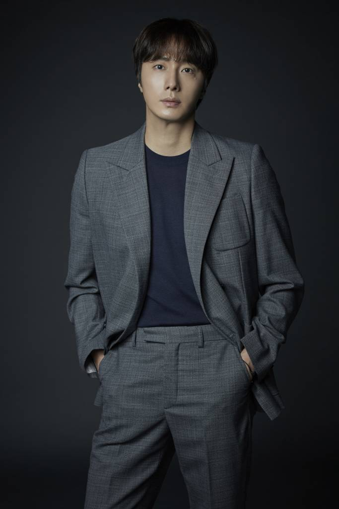 영화 '고속도로 가족'(감독 이상문)의 주연배우 정일우가 28일 오후 진행된 인터뷰를 위해 포즈를 취하고 있다. 인생은 놀이, 삶은 여행처럼 고속도로 휴게소에서 살아가는 한 가족이 우연히 한 부부를 만나면서 예기치 못한 사건을 겪게 되는 이야기 '고속도로 가족'은 11월 2일 개봉한다. /사진제공=영화사설렘,고고스튜디오/CJ CGV 2022.10.28 /사진=이동훈 기자 photoguy@