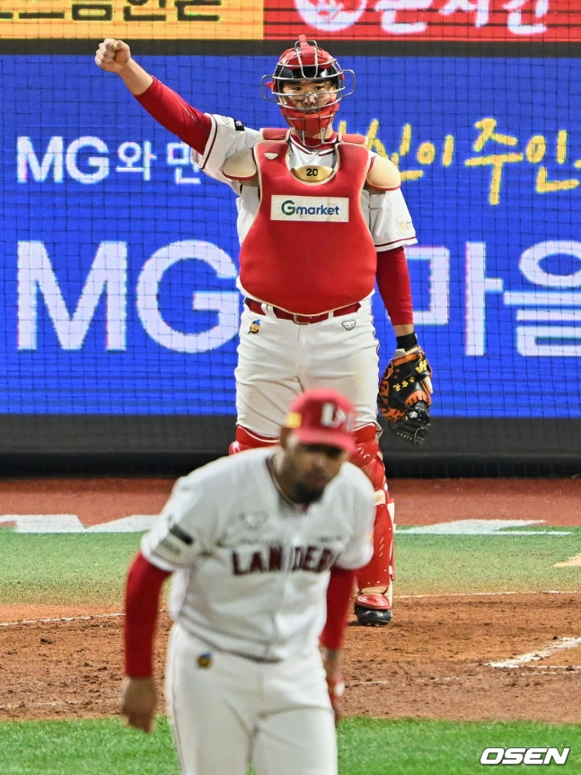 SSG 이재원(위).
