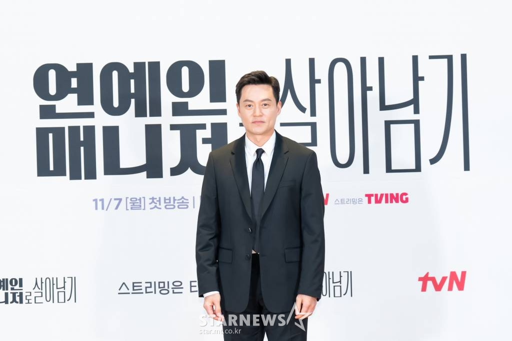 배우 이서진이 7일 오후 온라인으로 진행된 tvN 월화드라마 '연예인 매니저로 살아남기' 제작발표회에 참석해 포즈를 취하고 있다. '연예인 매니저로 살아남기'는 프로, 인생은 아마추어인 연예인 매니저들의 하드코어 직장 사수기다. / 사진제공 = tvN /사진=김창현 기자 chmt@