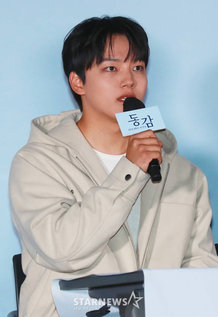 배우 여진구가 8일 오후 서울 CGV용산아이파크몰에서 진행된 영화 '동감'(감독 서은영) 언론시사회에 참석해 질문에 답하고 있다. 1999년의 '용'과 2022년의 '무늬'가 우연히 오래된 무전기를 통해 소통하면서 벌어지는 이야기를 그린 청춘 로맨스 '동감'은 오는 16일 개봉한다. 2022.11. /사진=이동훈 기자 photoguy@