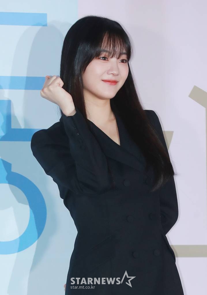 배우 조이현이 8일 오후 서울 CGV용산아이파크몰에서 진행된 영화 '동감'(감독 서은영) 언론시사회에 참석해 포즈를 취하고 있다. 1999년의 '용'과 2022년의 '무늬'가 우연히 오래된 무전기를 통해 소통하면서 벌어지는 이야기를 그린 청춘 로맨스 '동감'은 오는 16일 개봉한다. 2022.11. /사진=이동훈 기자 photoguy@