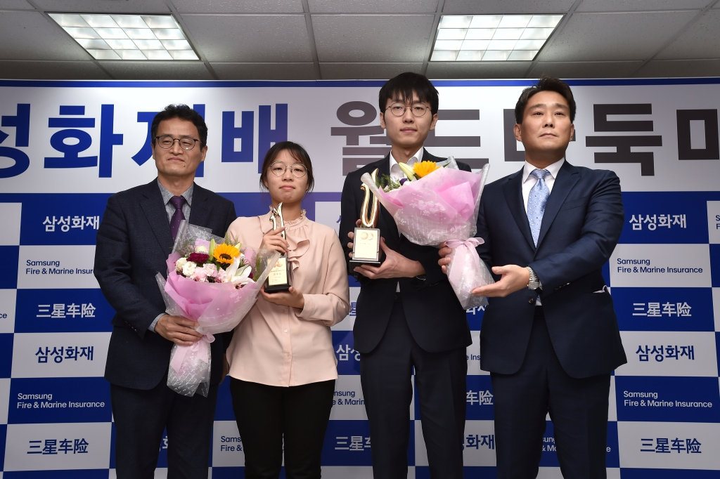 (왼쪽부터) 양재호 한국기원 사무총장, 준우승자 최정 9단, 우승자 신진서 9단, 황상민 삼성화재 상무. /사진=한국기원 제공