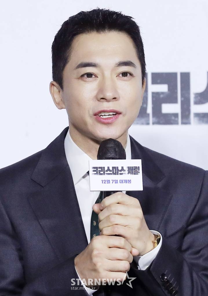 배우 김영민이 9일 오전 서울 광진구 롯데시네마 건대입구점에서 열린 영화 '크리스마스 캐럴' 제작보고회에 참석해 인사말을 하고 있다. '크리스마스 캐럴'은 쌍둥이 동생 ‘월우’가 죽은 후, 복수를 위해 스스로 소년원에 들어간 형 ‘일우’가 소년원 패거리와 잔혹한 대결을 펼치는 액션 스릴러다. 12월 7일 개봉. 2022.11.09 /사진=김창현 기자 chmt@