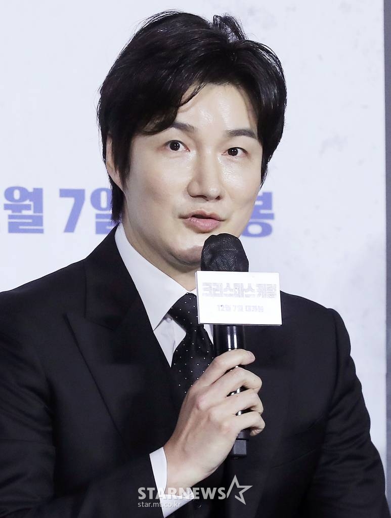 배우 허동원이 9일 오전 서울 광진구 롯데시네마 건대입구점에서 열린 영화 '크리스마스 캐럴' 제작보고회에 참석해 인사말을 하고 있다. '크리스마스 캐럴'은 쌍둥이 동생 ‘월우’가 죽은 후, 복수를 위해 스스로 소년원에 들어간 형 ‘일우’가 소년원 패거리와 잔혹한 대결을 펼치는 액션 스릴러다. 12월 7일 개봉. 2022.11.09 /사진=김창현 기자 chmt@