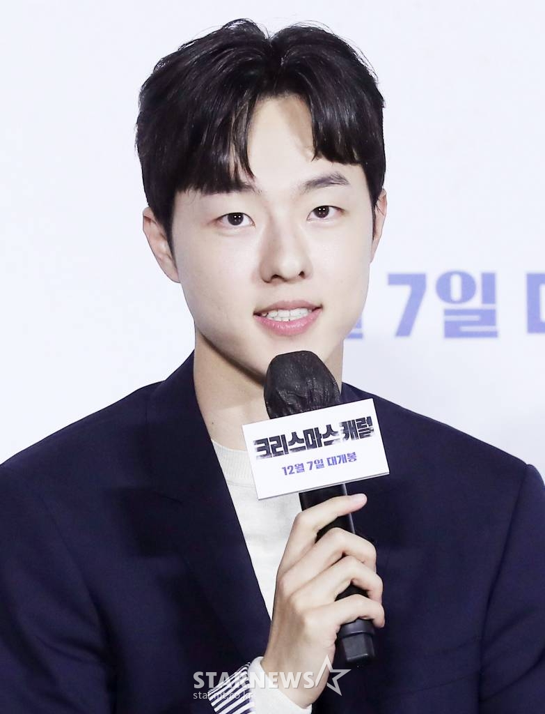 배우 김동휘가 9일 오전 서울 광진구 롯데시네마 건대입구점에서 열린 영화 '크리스마스 캐럴' 제작보고회에 참석해 인사말을 하고 있다. '크리스마스 캐럴'은 쌍둥이 동생 ‘월우’가 죽은 후, 복수를 위해 스스로 소년원에 들어간 형 ‘일우’가 소년원 패거리와 잔혹한 대결을 펼치는 액션 스릴러다. 12월 7일 개봉. 2022.11.09 /사진=김창현 기자 chmt@