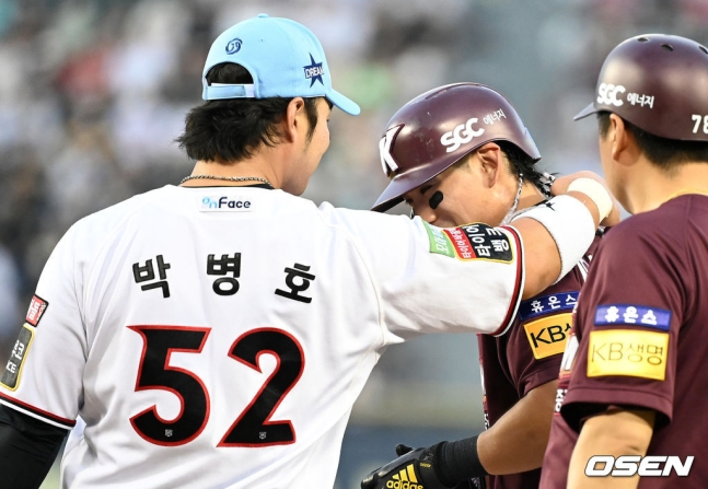 2022 KBO 올스타전에서 만난 KT 박병호(왼쪽)와 키움 이정후.