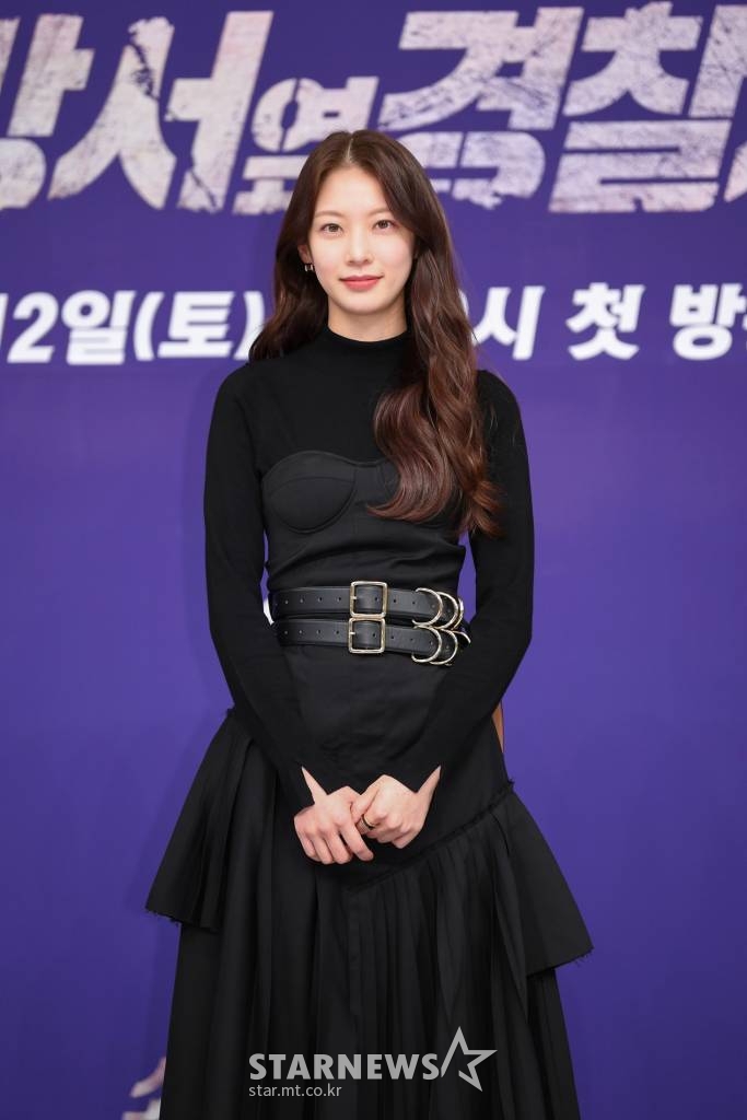 배우 공승연이 10일 오후 온라인으로 진행된 SBS 금토드라마 '소방서 옆 경찰서' 온라인 제작발표회에 참석해 포즈를 취하고 있다. '소방서 옆 경찰서'는 범인 잡는 '경찰'과 화재 잡는 '소방'의 '공동대응' 현장일지를 담은 드라마. 타인을 위해 심장이 뛰는 사람들의 가슴 뜨거운 팀플레이, 사선을 넘나드는 일선에서 고군분투하는 '경찰'과 '소방'의 이야기다. 오는 12일 첫 방송. / 사진제공 = SBS /사진=김창현 기자 chmt@