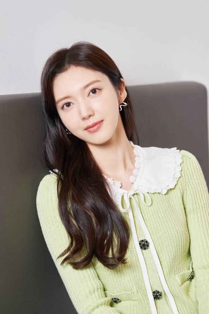 영화 '심야카페: 미씽 허니'(감독 정윤수)의 배우 채서진이 14일 진행된 인터뷰를 위해 포즈를 취하고 있다. 결혼식 당일 사라진 연인(이이경)을 찾아 나선 윤(채서진)이 밤 12시부터 해 뜰 때까지 문을 여는 시공간이 초월된 심야카페에 초대되며 펼쳐지는 로맨틱 판타지 '심야카페: 미씽 허니'는 오는 17일 개봉한다. /사진제공=영화특별시SMC 2022.11.14 /사진=이동훈 기자 photoguy@