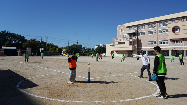 찾아가는 티볼 교실. /사진=KBO