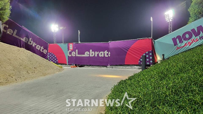 대한민국 축구대표팀의 훈련이 15분만 공개된 뒤 굳게닫힌 카타르 도하 알에글라 훈련장 입구. /사진=김명석 기자