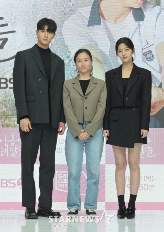 김재원, 김수진PD, 신은수가 16일 오후 온라인 생중계로 진행된 KBS 단막극 '드라마 스페셜 2022' 합동 제작발표회에 참석해 포즈를 취하고 있다. /사진제공=KBS 2022.11.16ㅍ /사진=이동훈 기자 photoguy@