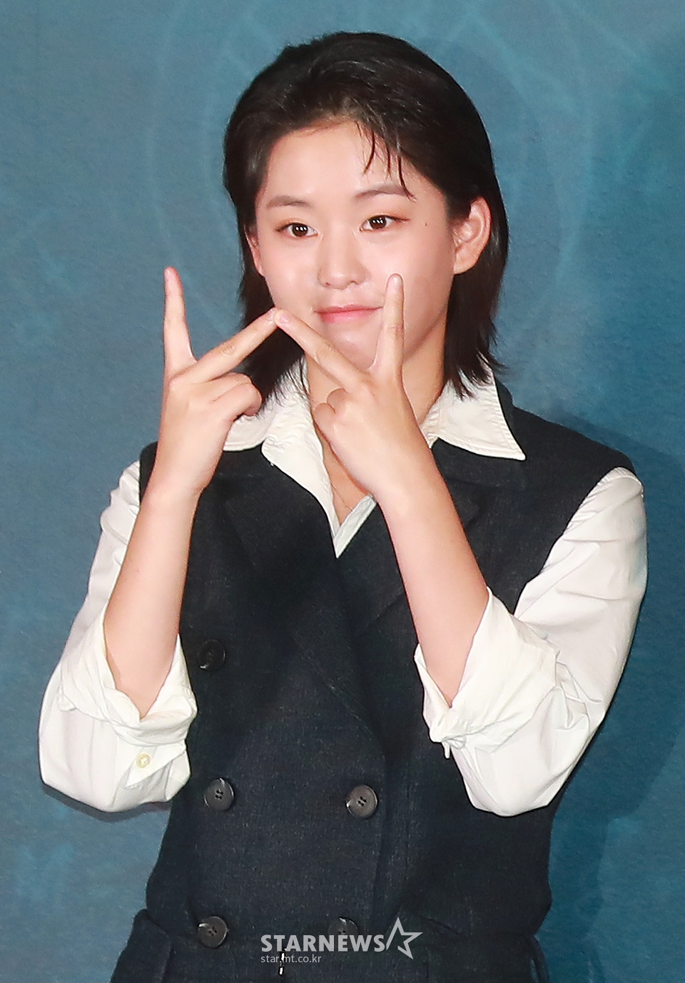 배우 이연이 16일 오후 서울 CGV용산아이파크몰에서 진행된 웨이브 오리지널 '약한영웅 Class 1' 시사간담회에 참석해 포즈를 취하고 있다. 상위 1% 모범생 연시은이 처음으로 친구가 된 수호, 범석과 함께 수많은 폭력에 맞서나가는 과정을 그린 약한 소년의 강한 액션 성장 드라마 '약한영웅 Class 1'은 오는 18일 공개된다. /2022.11.16 /사진=이동훈 기자 photoguy@