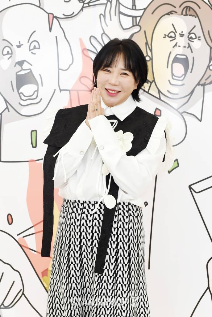 개그우먼 허안나가 17일 오전 온라인으로 진행된 티캐스트 E채널 예능 프로그램 '개며느리' 제작발표회에 참석해 포즈를 취하고 있다. '개며느리'는 명물 개그우먼 며느리들의 특별한 일상과 시어머니와의 남다른 고부관계를 그리는 프로그램이다. / 사진제공 = 티캐스트 E채널 /사진=김창현 기자 chmt@