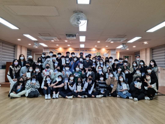 부원여자중학교에서 열린 '부활' 구수환 감독의 '우리는 이태석입니다' 북콘서트/사진제공=이태석재단