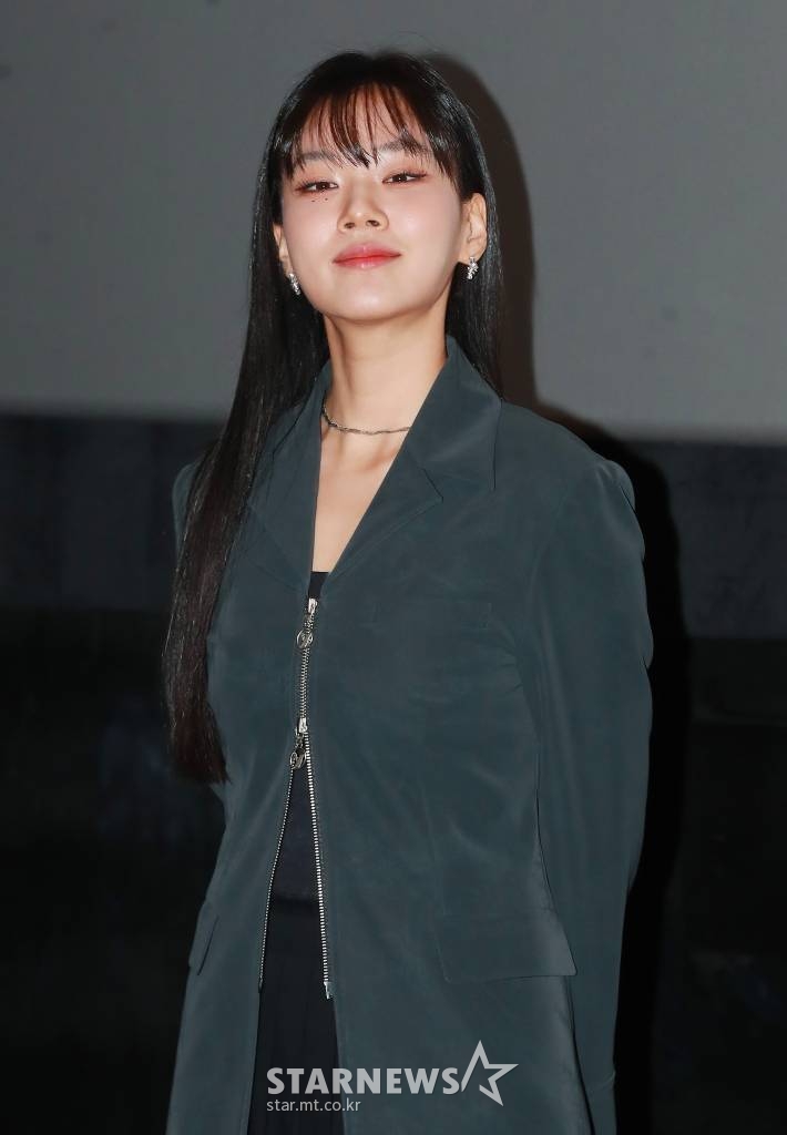 가수 비비가 18일 오전 서울 CGV청담씨네시티에서 진행된 첫 정규앨범 '로우라이프 프린세스-누아르'(Lowlife Princess-Noir) 발매기념 기자간담회에 참석해 포즈를 취하고 있다. /2022.11.18 /사진=이동훈 기자 photoguy@