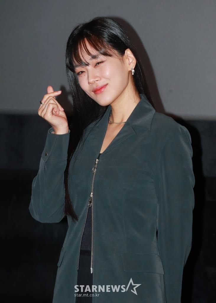 가수 비비가 18일 오전 서울 CGV청담씨네시티에서 진행된 첫 정규앨범 '로우라이프 프린세스-누아르'(Lowlife Princess-Noir) 발매기념 기자간담회에 참석해 포즈를 취하고 있다. /2022.11.18 /사진=이동훈 기자 photoguy@