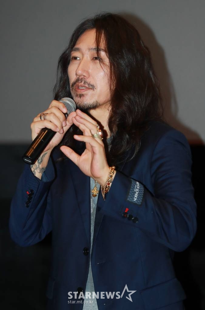 가수 타이거JK가 18일 오전 서울 CGV청담씨네시티에서 진행된 첫 정규앨범 '로우라이프 프린세스-누아르'(Lowlife Princess-Noir) 발매기념 기자간담회에 참석해 인사말을 하고 있다. /2022.11.18 /사진=이동훈 기자 photoguy@