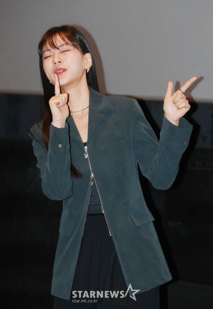 가수 비비가 18일 오전 서울 CGV청담씨네시티에서 진행된 첫 정규앨범 '로우라이프 프린세스-누아르'(Lowlife Princess-Noir) 발매기념 기자간담회에 참석해 포즈를 취하고 있다. /2022.11.18 /사진=이동훈 기자 photoguy@